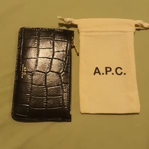 Doesn't fit my current needs for a wallet.